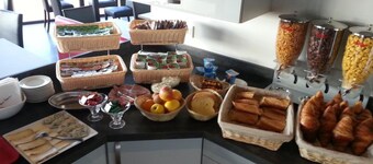 FastHotel Montmarault - Auberge du Grand Champ