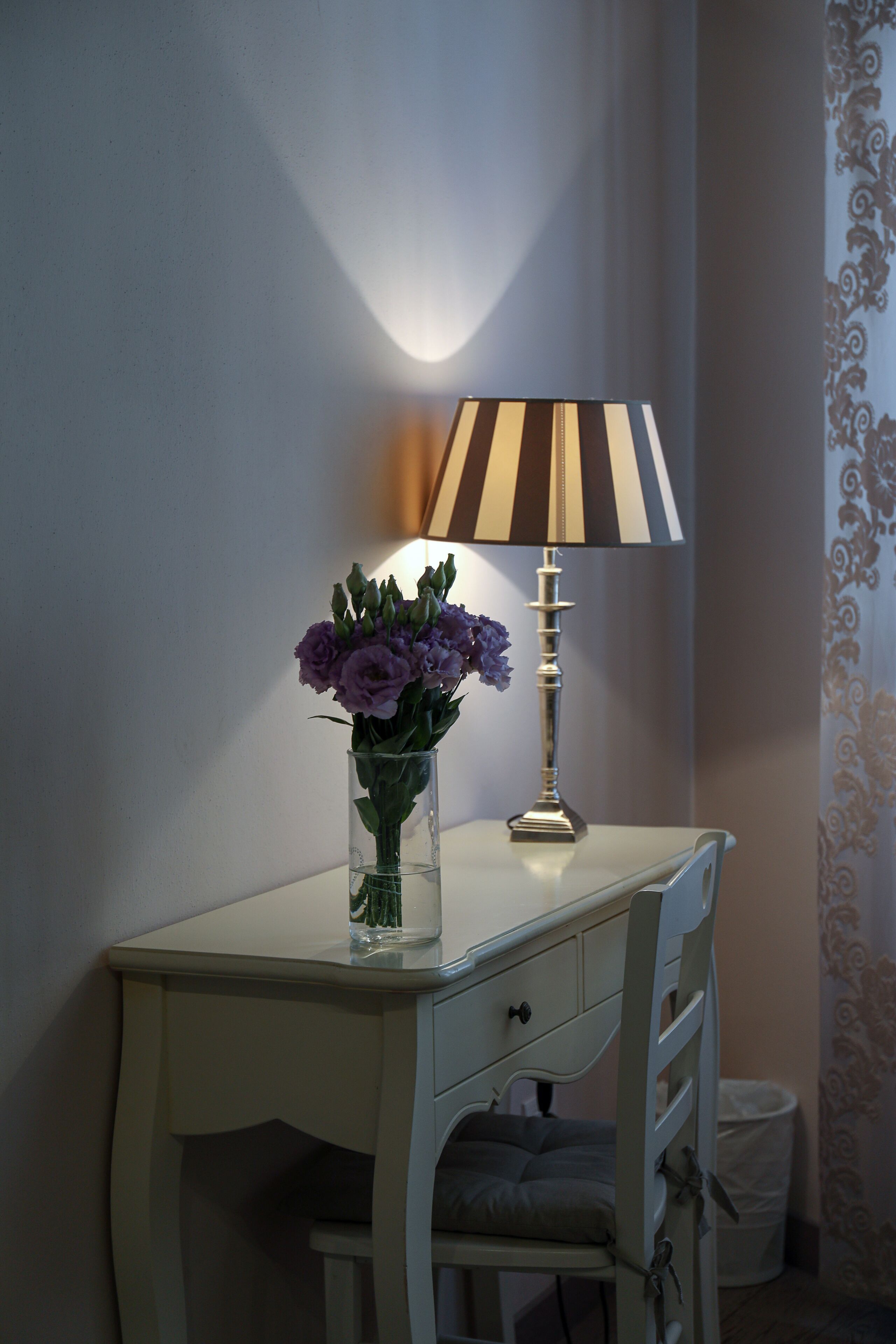 Suite Royal | Copriletto in piuma, una scrivania, postazione laptop, insonorizzazione