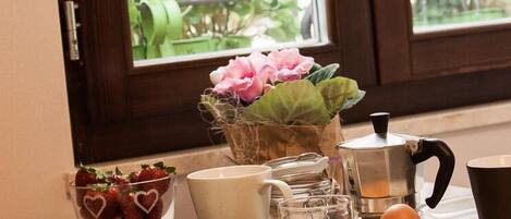 بوفيه فطور مجانًا يوميًا