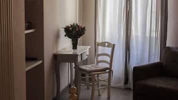 Habitación doble superior | Edredón, escritorio, espacio para trabajar con laptop y insonorización
