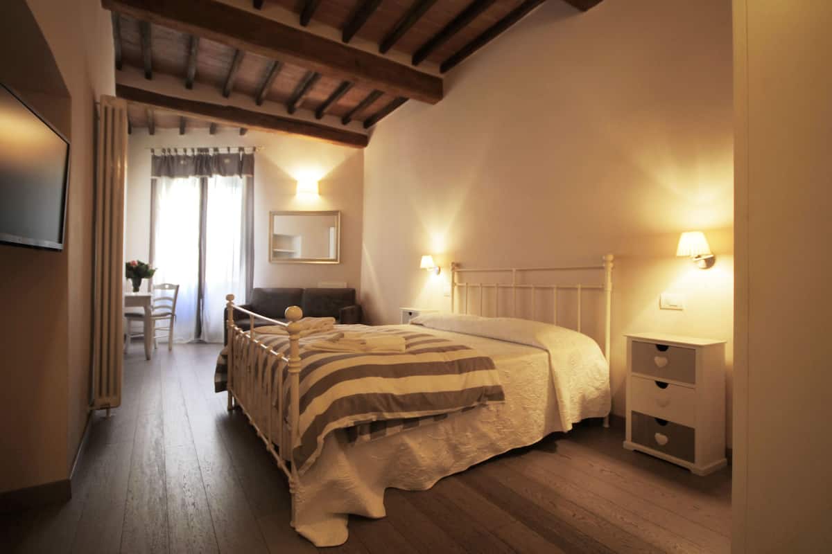 Superior Double Room | Down duvets, desk, laptop workspace, soundproofing