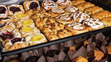 包每日自助早餐