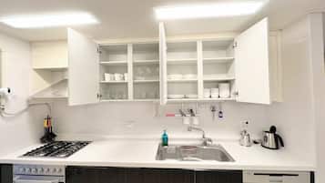 Suite, Terrace | Private kitchen | Fridge, microwave, stovetop, electric kettle