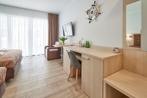 Desk, laptop workspace, free WiFi, bed sheets