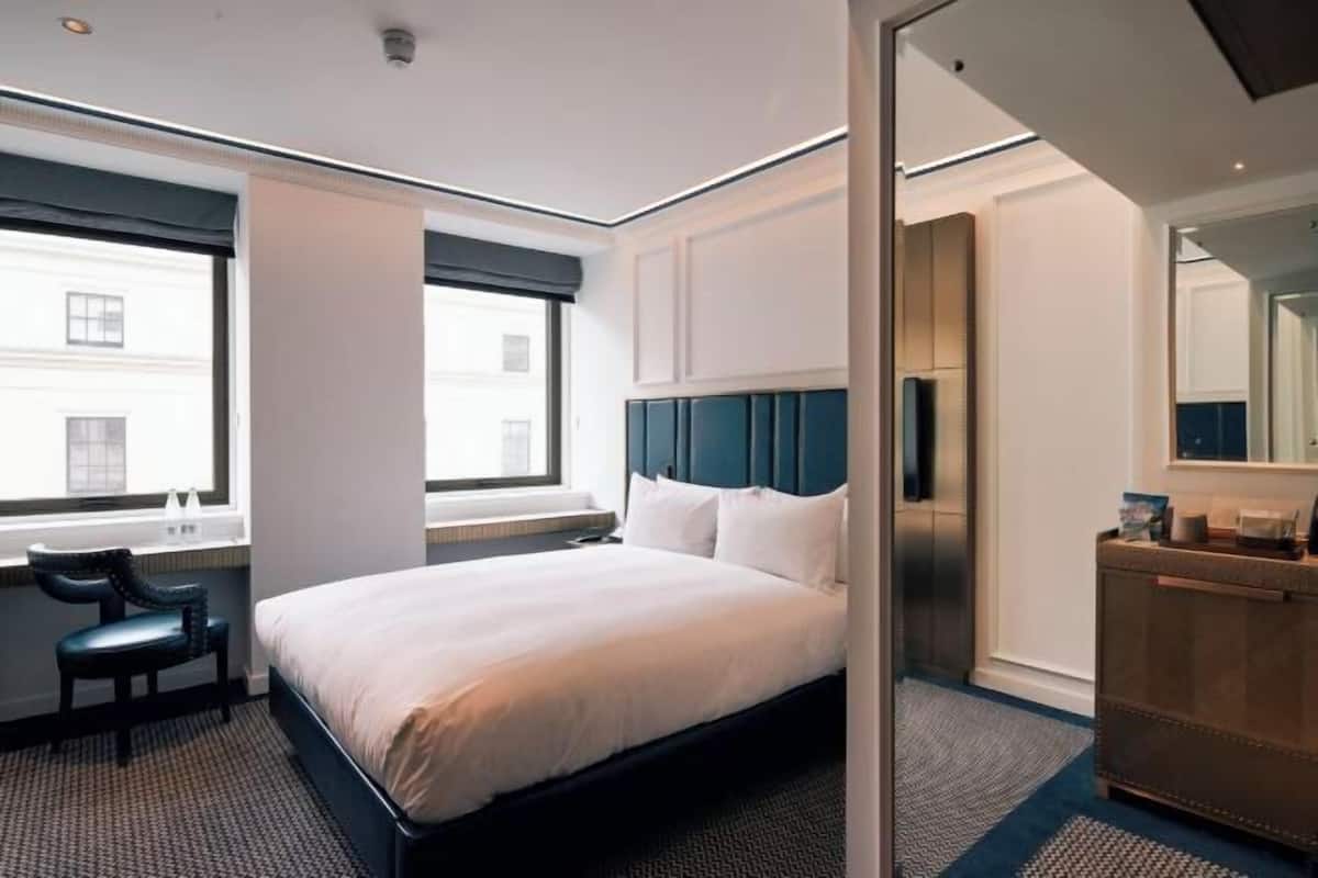 Hypo-allergenic bedding, free minibar items, in-room safe, desk