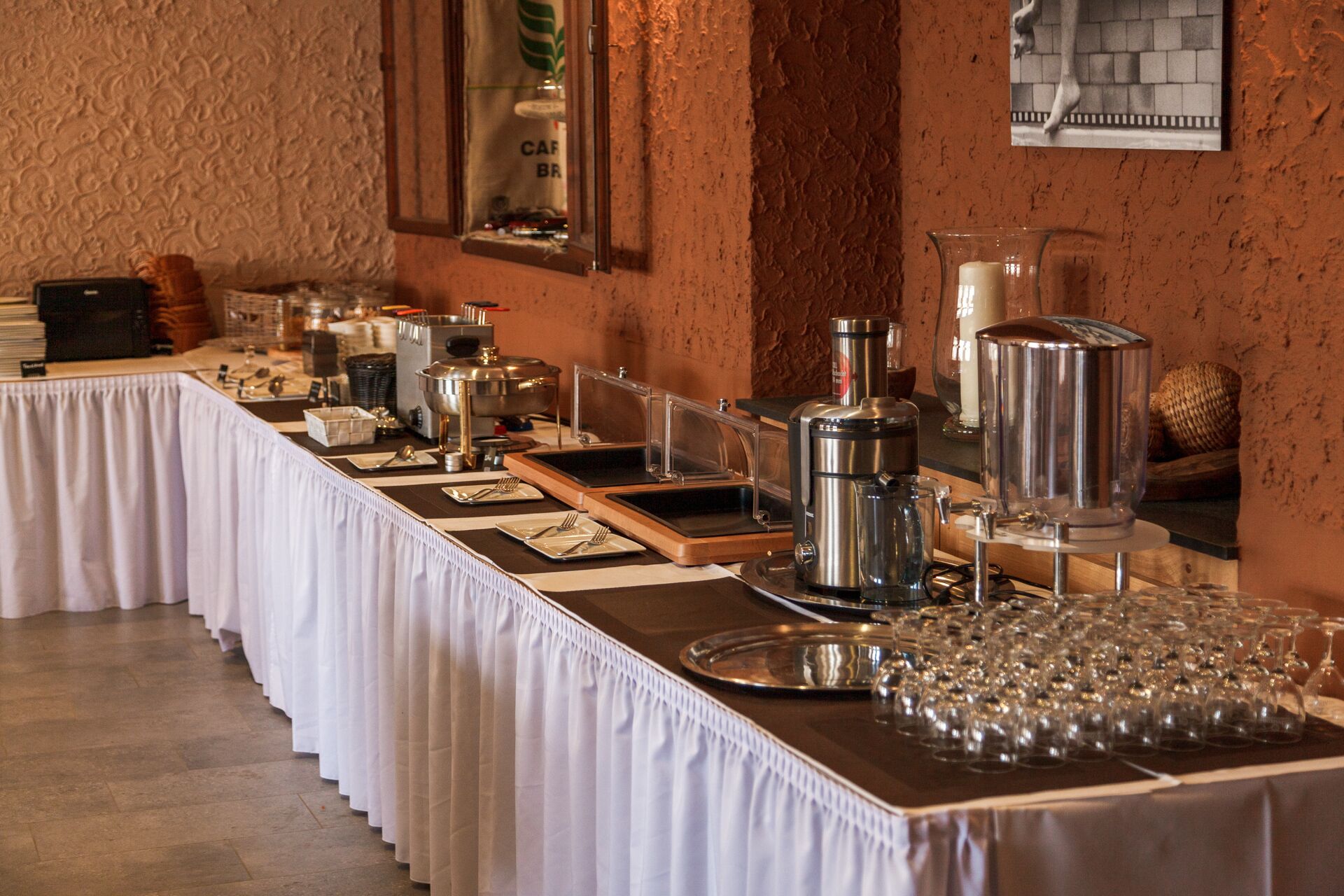 free daily full breakfast