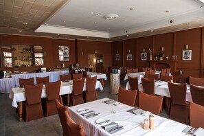 Free daily full breakfast 