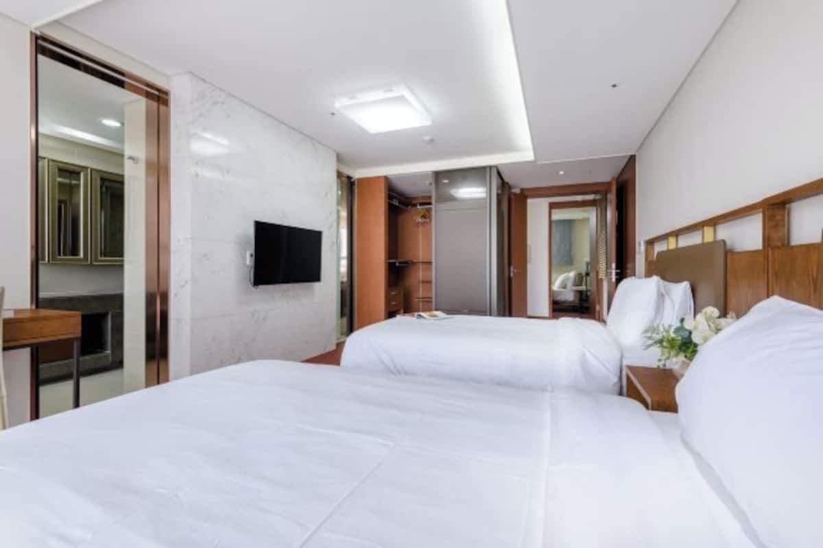 3 habitaciones, escritorio y cortinas blackout