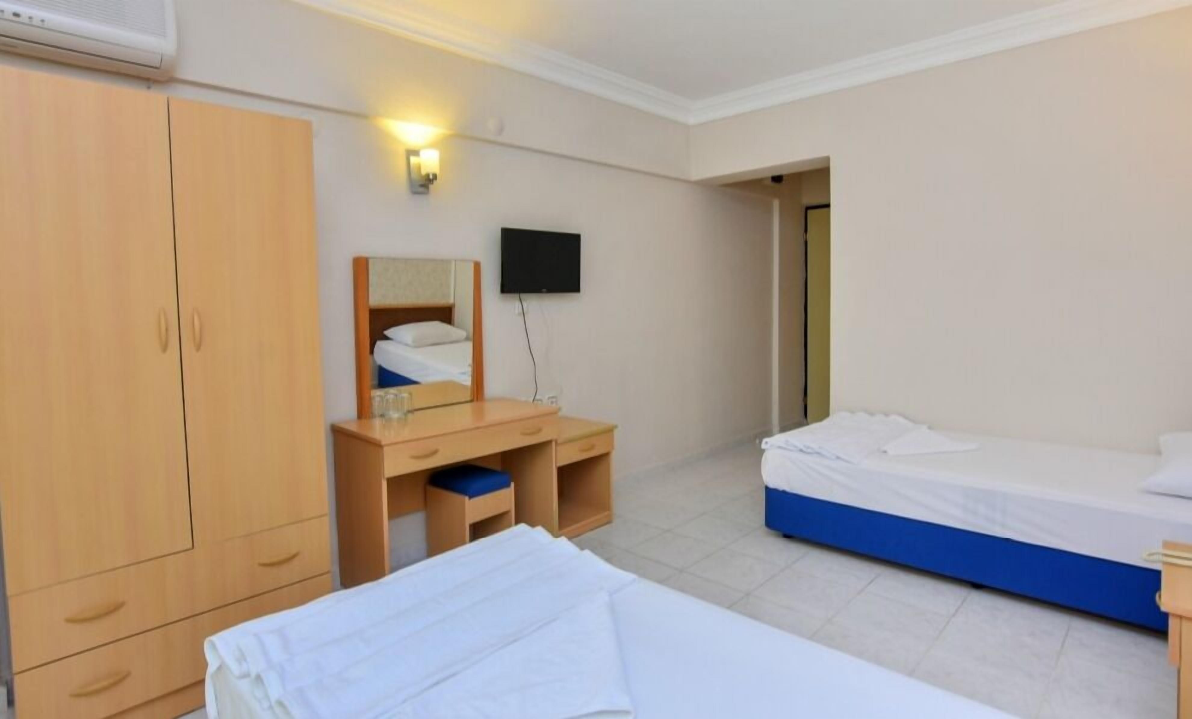 Quarto casal ou duplo clássico | Escrivaninha, cortinas blackout, quartos à prova de som