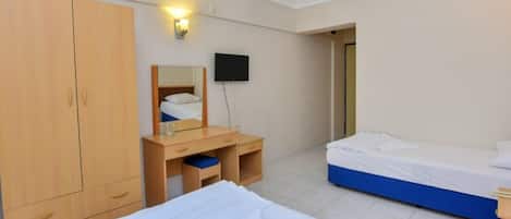 Quarto casal ou duplo clássico | Escrivaninha, cortinas blackout, quartos à prova de som