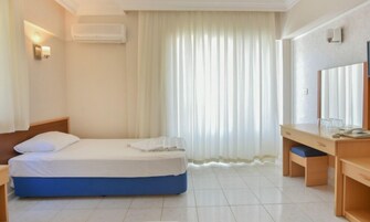 Desk, blackout drapes, soundproofing, WiFi (free)