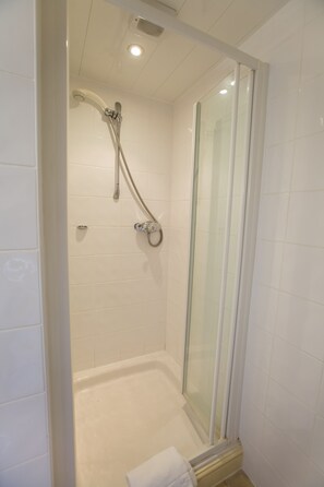 Deluxe Double Room | Bathroom