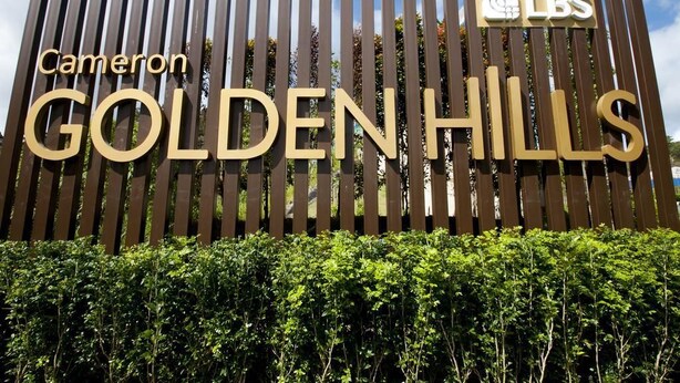 Ein Schild für Cameron Golden Hills mit modernem Design und einem Logo, das anzeigt, dass es sich um ein Projekt von LBS handelt.