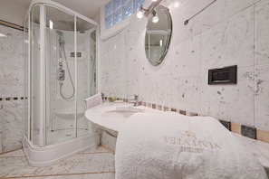 Exklusiv villa - 4 sovrum | Badrum | Regndusch, gratis toalettartiklar, hÄrtork och bidé