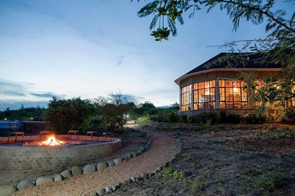 Property grounds - Elephant Plains Lodge (Kasese)