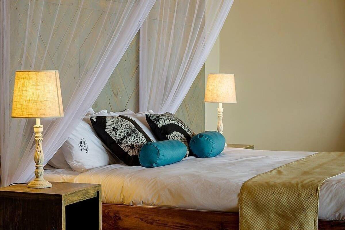 Cottage (Single) | Premium bedding, in-room safe, desk, laptop workspace