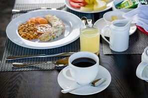 Breakfast, lunch and dinner served