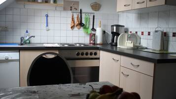 Apartment (1) | Private kitchen | Fridge, oven, stovetop, coffee/tea maker