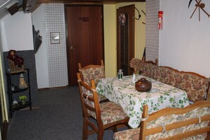 Apartment (2) | Living area | TV - Ferienwohnungen Hees (Emmerzhausen)