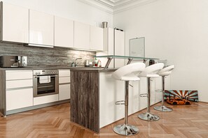 Apartment (incl. cleaning Fee 80 EUR) | Eigene Küche | Kühlschrank, Mikrowelle, Ofen, Herdplatte