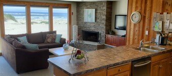 Single Level, 2 King suites, on the beach, with 36" wide doors for accessibility