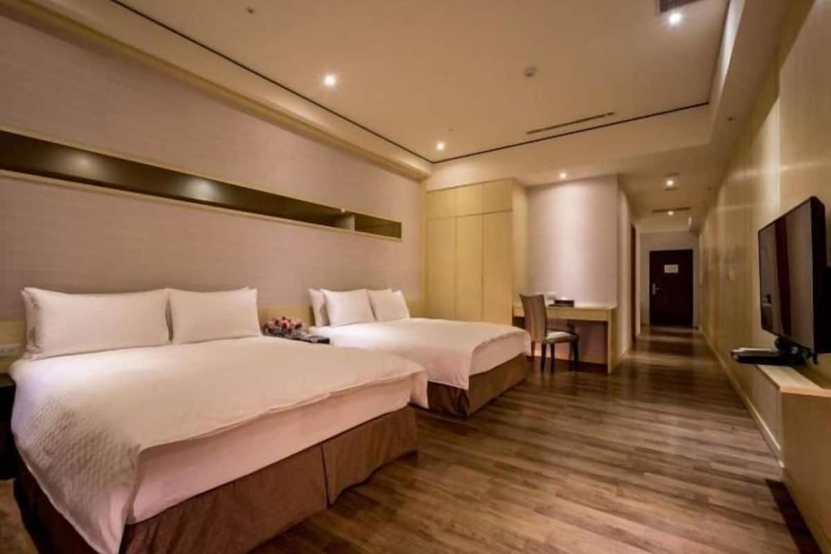 1 bedroom, premium bedding, down duvets, in-room safe