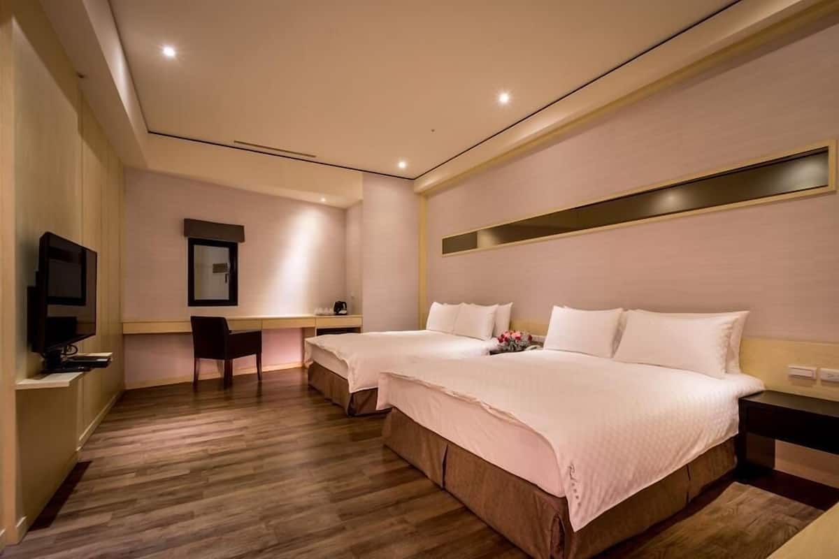 Group six-person room