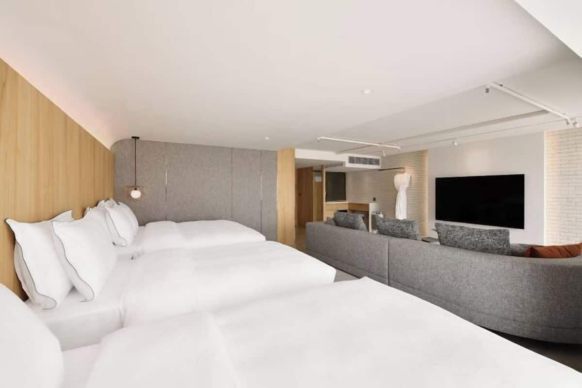 1 bedroom, premium bedding, down duvets, in-room safe