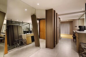 Delux Double Suite | Premium bedding, down comforters, in-room safe, blackout drapes - JAI Château Hotels & Hostels (Tainan)