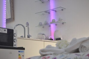 Suite – deluxe, spabadekar | Dundyner, strykejern/-brett, wi-fi (inkludert) og sengetøy