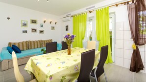 Ảnh chưa phân loại, 5 trong số 18 ảnh, nút