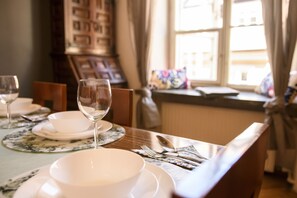 Classic Apartment | In-room dining