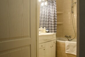 Classic Apartment | Bathroom | Combined shower/tub, hair dryer, towels, soap