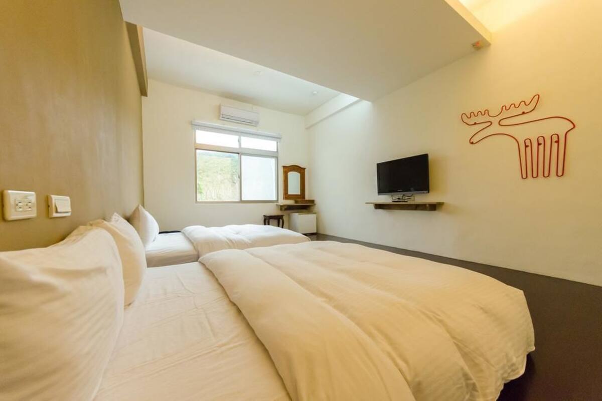 Rollaway beds, free WiFi, bed sheets