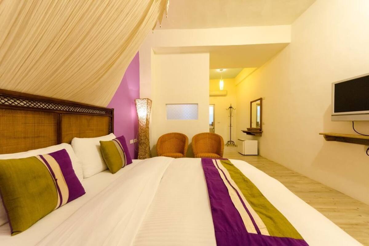 Rollaway beds, free WiFi, bed sheets