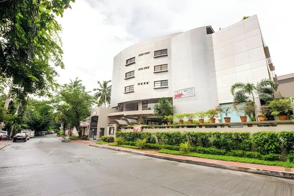 Front of property - Anglo Residences near SM Mezza  (San Juan)