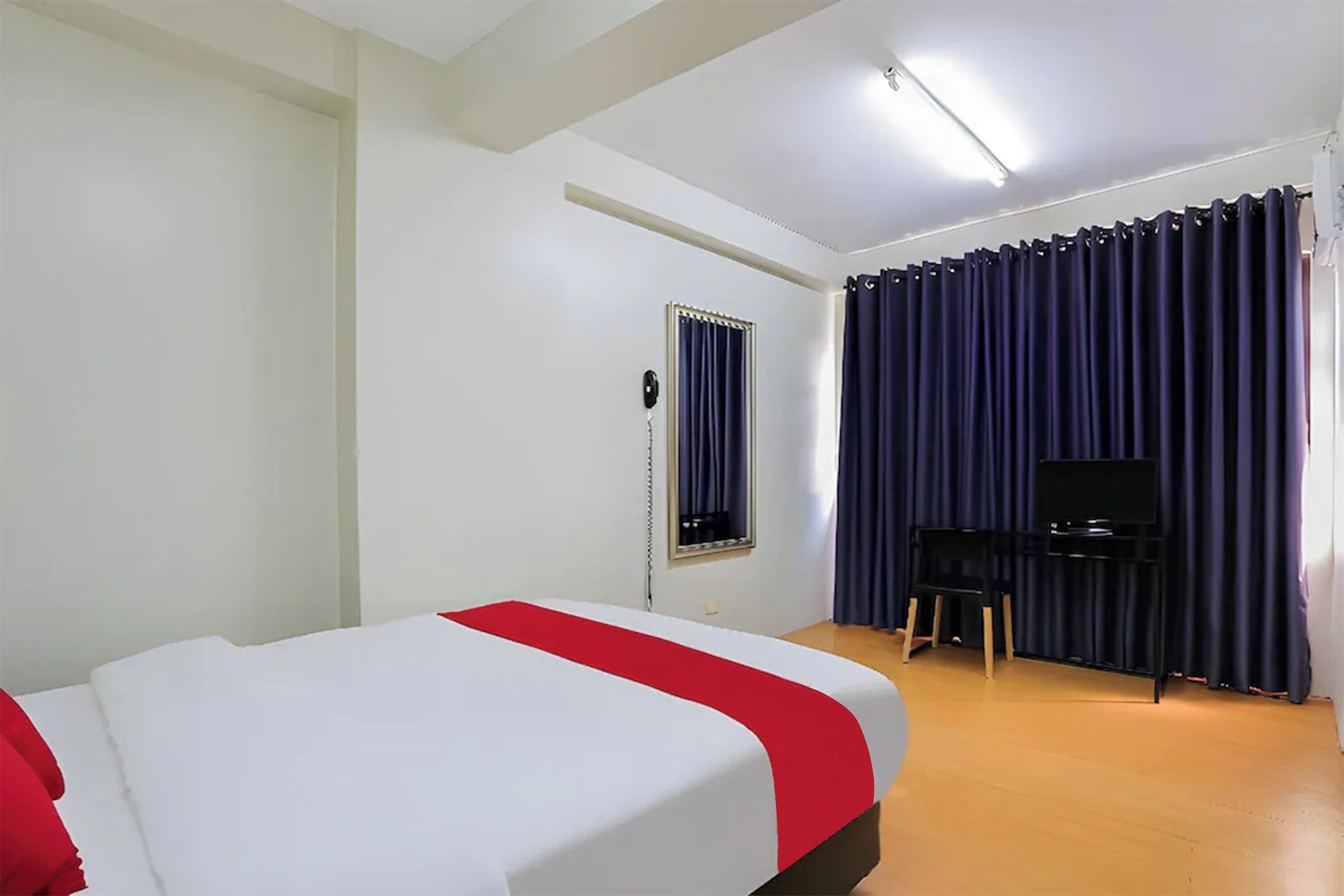 standard double room | 1 bedroom, desk, blackout curtains, iron/ironing board