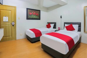 Desk, blackout curtains, iron/ironing board, free WiFi - Anglo Residences near SM Mezza  (San Juan)