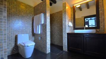 Tomannsrom – deluxe | Bad | Dusj og håndklær