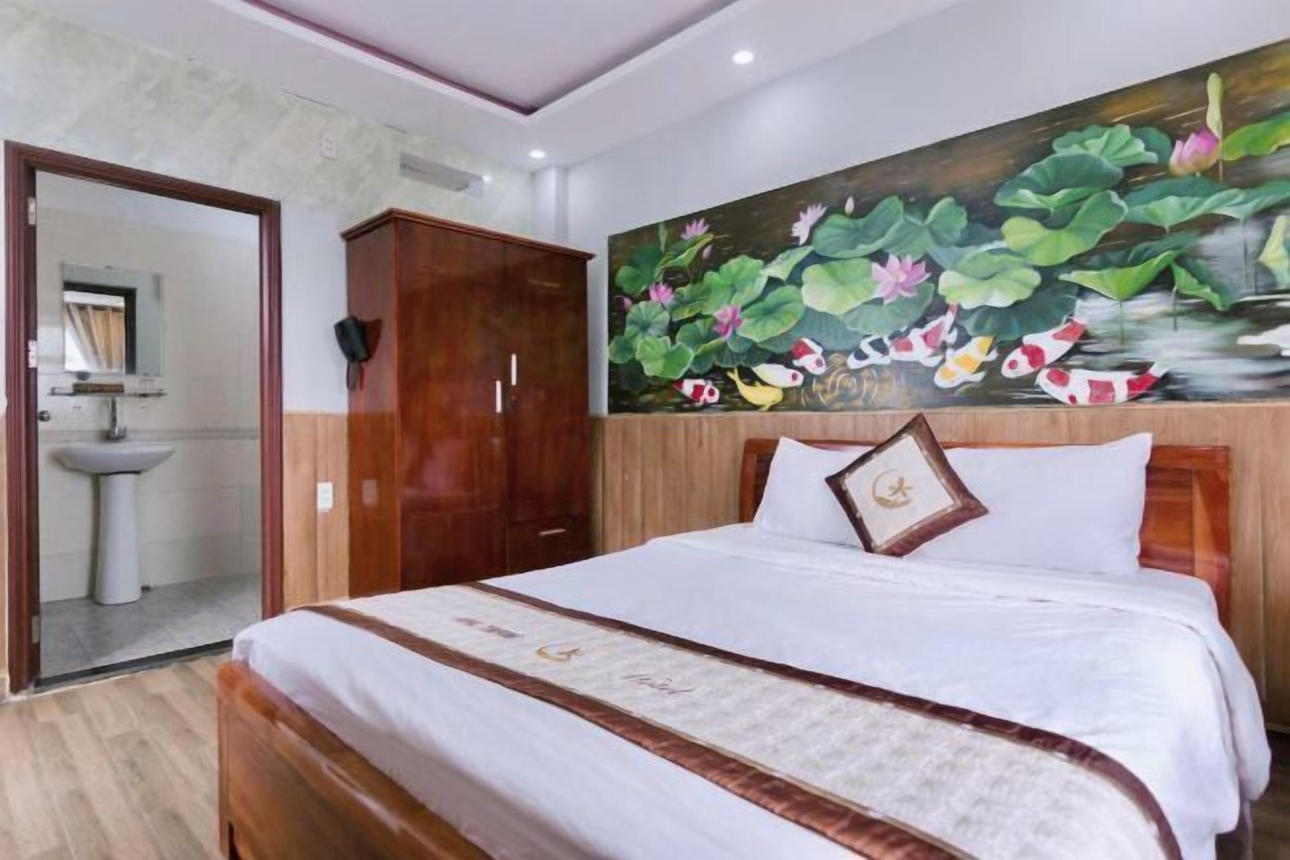 Minibar, desk, blackout drapes, soundproofing