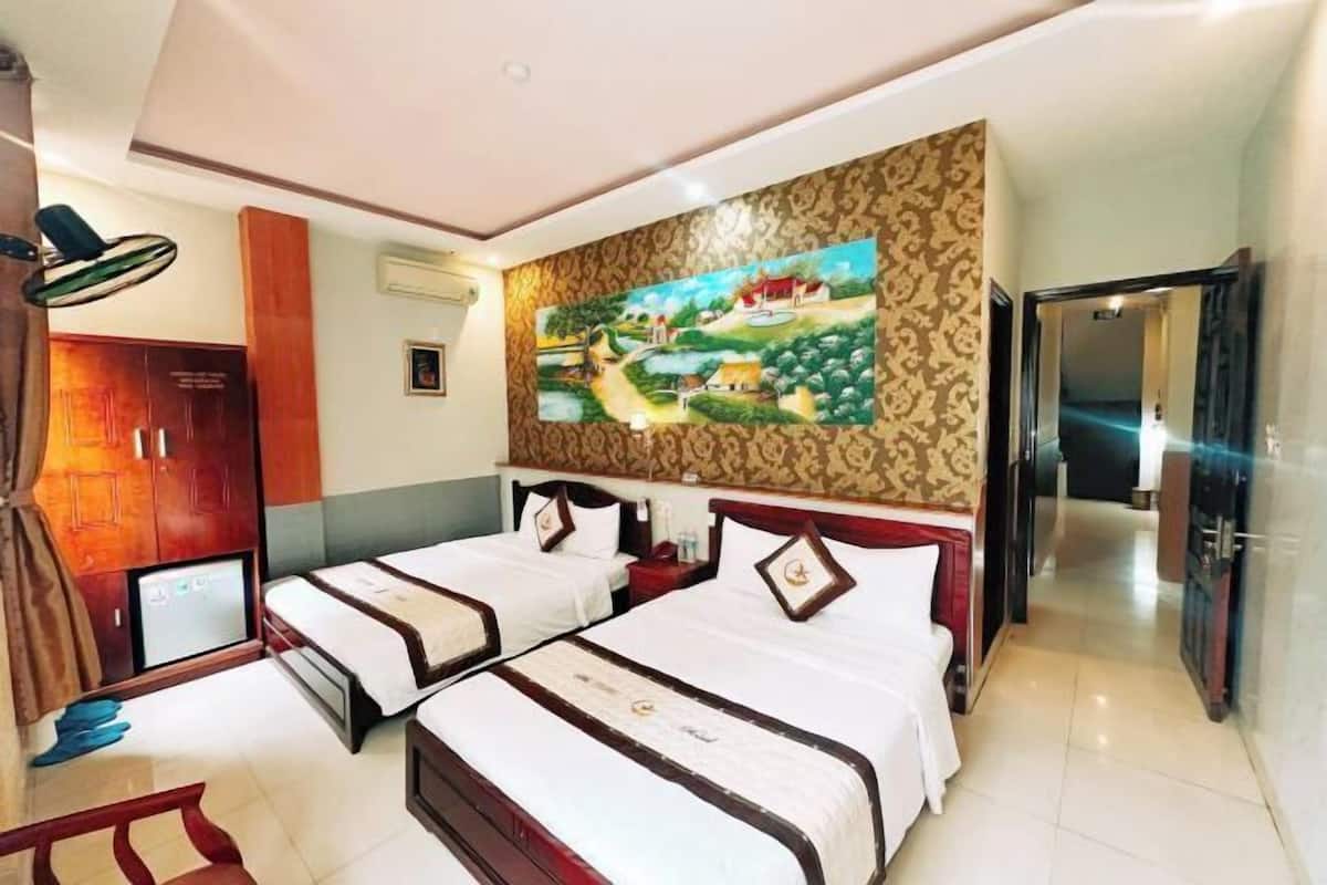 Minibar, desk, blackout drapes, soundproofing