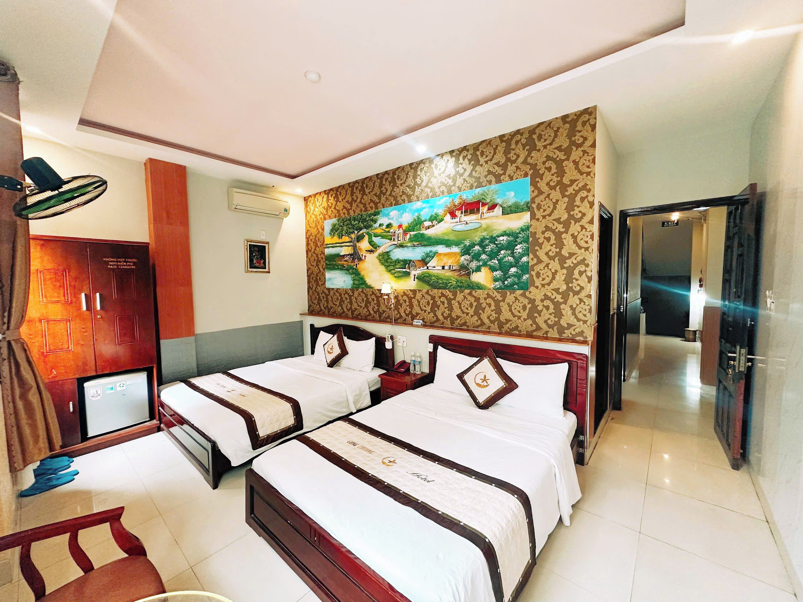 Luxury Family Room | Minibar, desk, blackout drapes, soundproofing