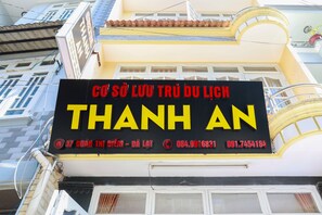 Exterior detail - Thanh An Hostel (Da Lat)