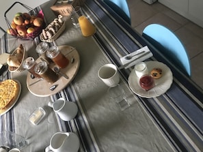 Free daily continental breakfast