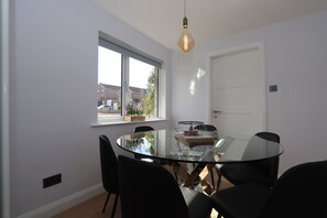 Premium House, 3 Bedrooms, Kitchen, Garden Area | In-room dining