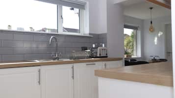 Premium House, 3 Bedrooms, Kitchen, Garden Area | Private kitchen | Full-size fridge, microwave, oven, stovetop