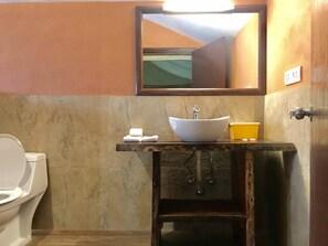 Deluxe-Zweibettzimmer | Badezimmer | Dusche