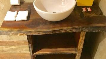 Deluxe Twin Room | Bathroom | Shower