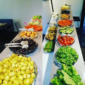 Tägliches kontinentales Frühstück (20 TRY pro Person)