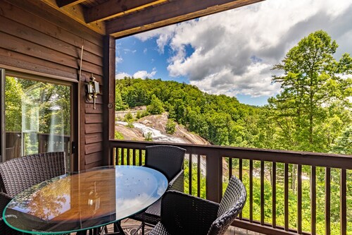 Mountain Condo with Spectacular View of Toxaway Falls